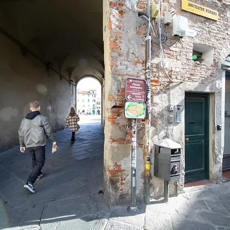 Nell'anfiteatro * Lucca
