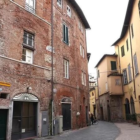 Nell'anfiteatro לוקה